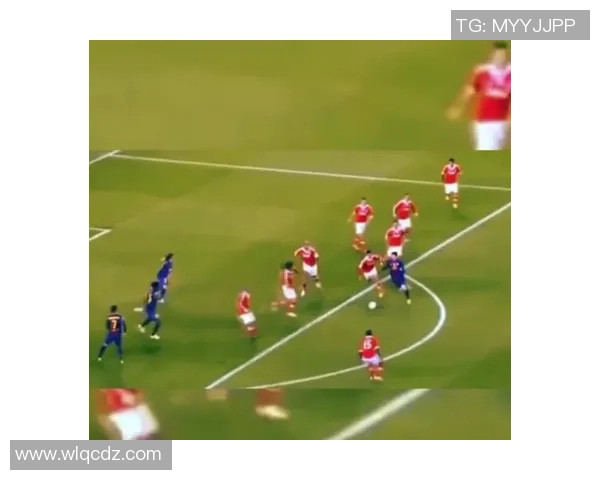 足球明星摆饰图片展示球场魅力与个人风采的完美结合