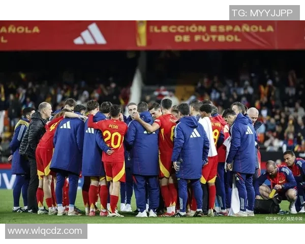 顶级足球明星齐聚盛典展现风采与魅力引发全球关注与热议